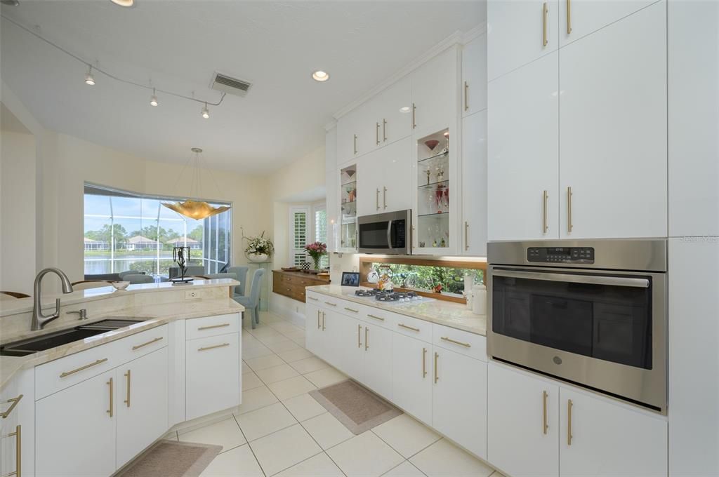 Recently Sold: $1,075,000 (2 beds, 2 baths, 2540 Square Feet)