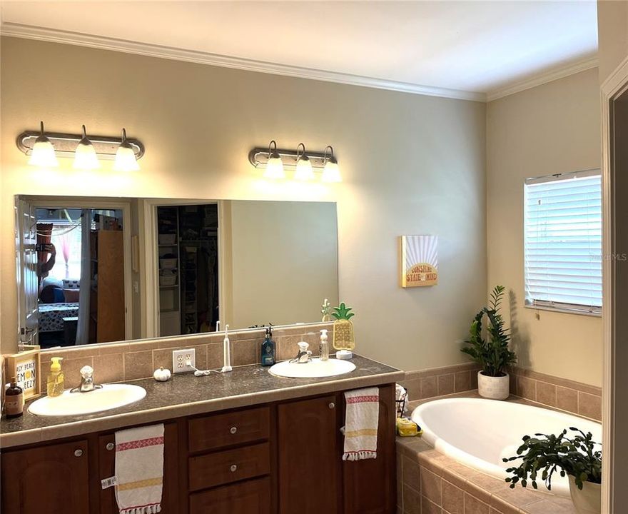 For Sale: $1,500,000 (5 beds, 3 baths, 2788 Square Feet)