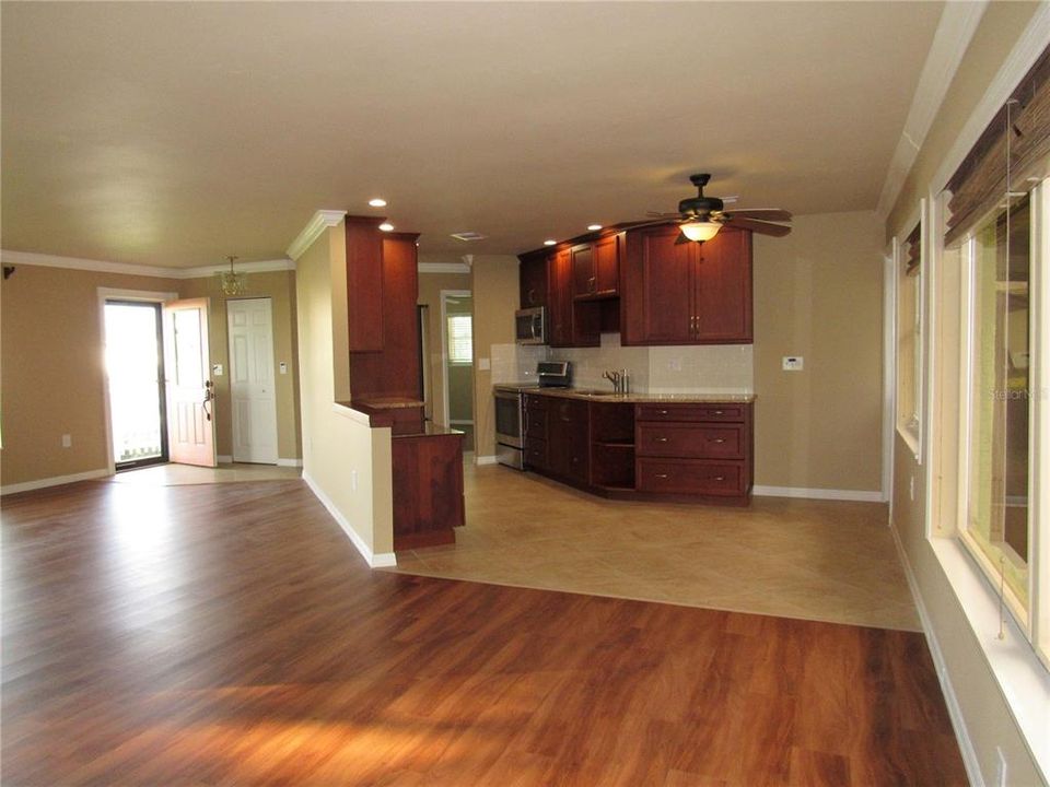 For Sale: $439,900 (2 beds, 2 baths, 1344 Square Feet)