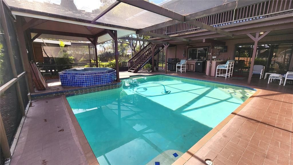 Large pool and hot tub, great for entertaining.