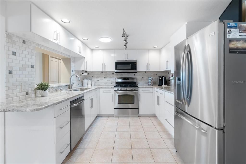 Active With Contract: $1,100,000 (3 beds, 3 baths, 2512 Square Feet)