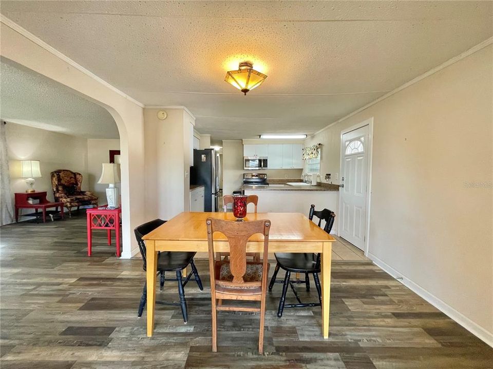 For Sale: $143,000 (2 beds, 2 baths, 1218 Square Feet)