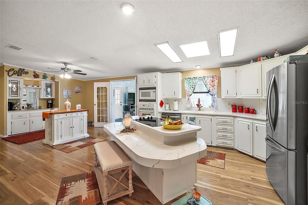 Kitchen with breakfast bar