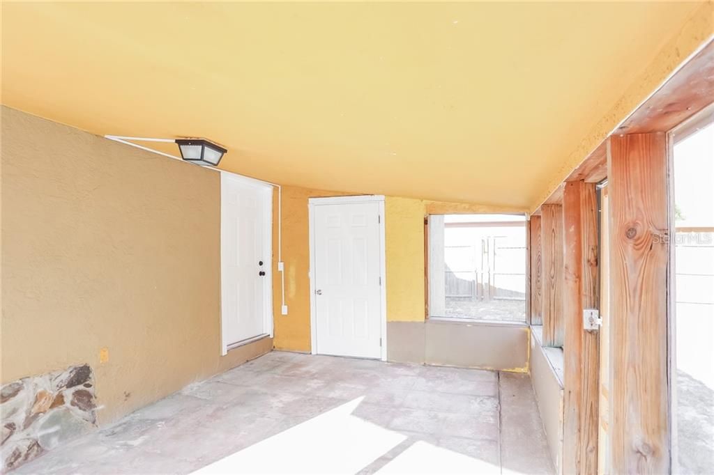 Active With Contract: $110,000 (2 beds, 1 baths, 832 Square Feet)