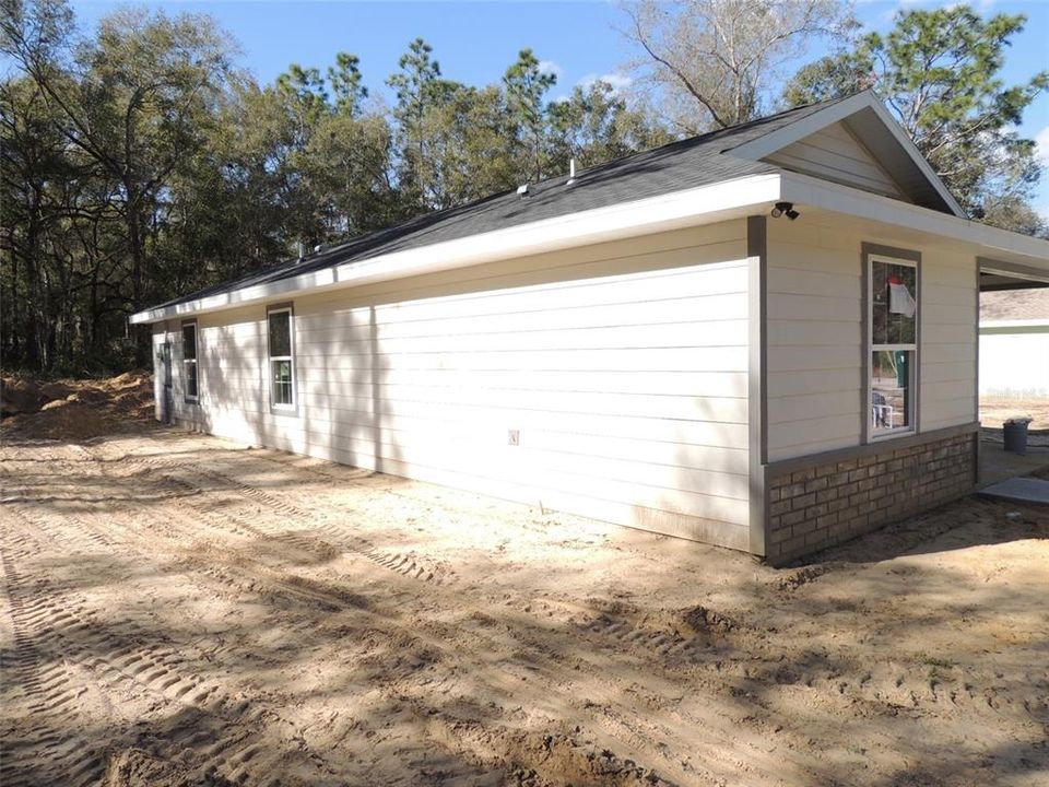 Active With Contract: $239,500 (3 beds, 2 baths, 1272 Square Feet)