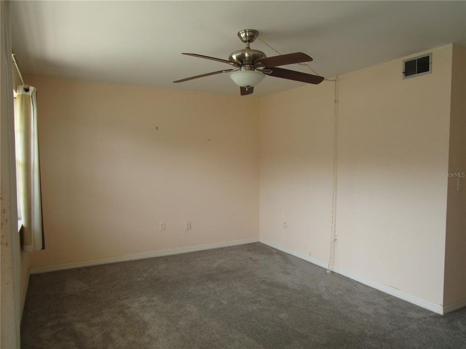 Active With Contract: $74,000 (1 beds, 1 baths, 585 Square Feet)