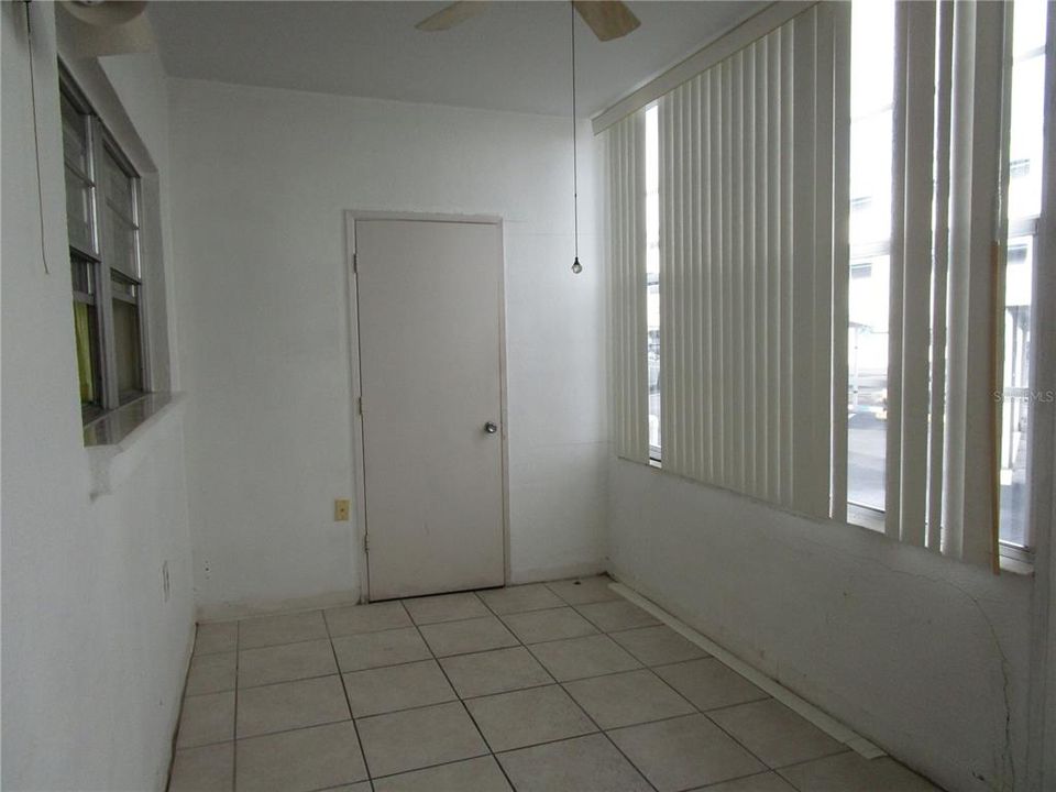 Active With Contract: $74,000 (1 beds, 1 baths, 585 Square Feet)