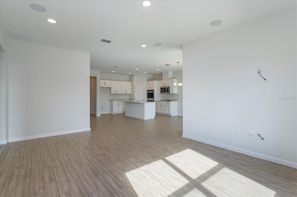 Active With Contract: $475,000 (4 beds, 2 baths, 1938 Square Feet)