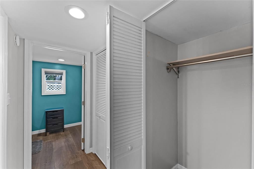 Active With Contract: $204,900 (1 beds, 1 baths, 446 Square Feet)
