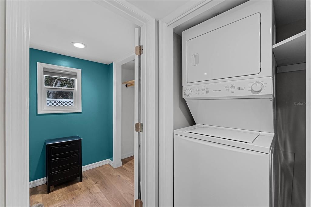 Active With Contract: $204,900 (1 beds, 1 baths, 446 Square Feet)