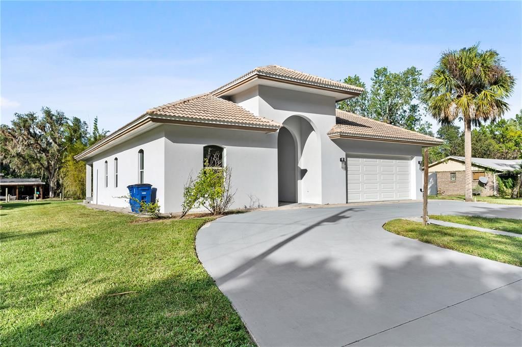 For Sale: $549,900 (3 beds, 2 baths, 2028 Square Feet)