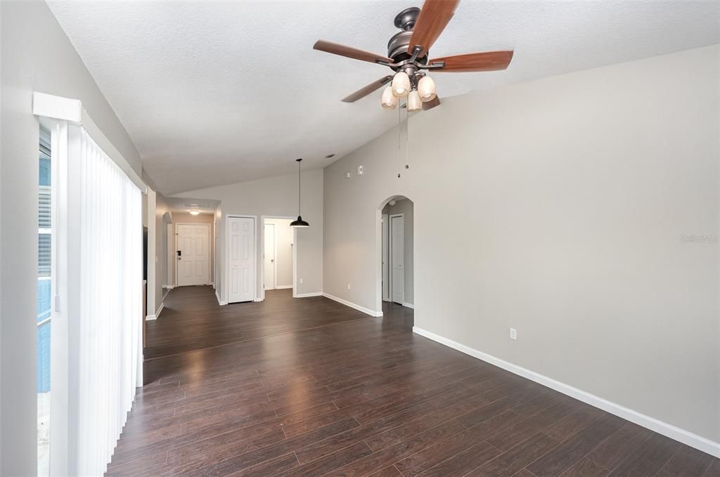 For Sale: $280,000 (3 beds, 2 baths, 1556 Square Feet)