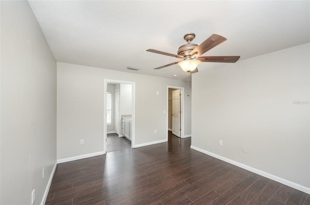 For Sale: $280,400 (3 beds, 2 baths, 1556 Square Feet)