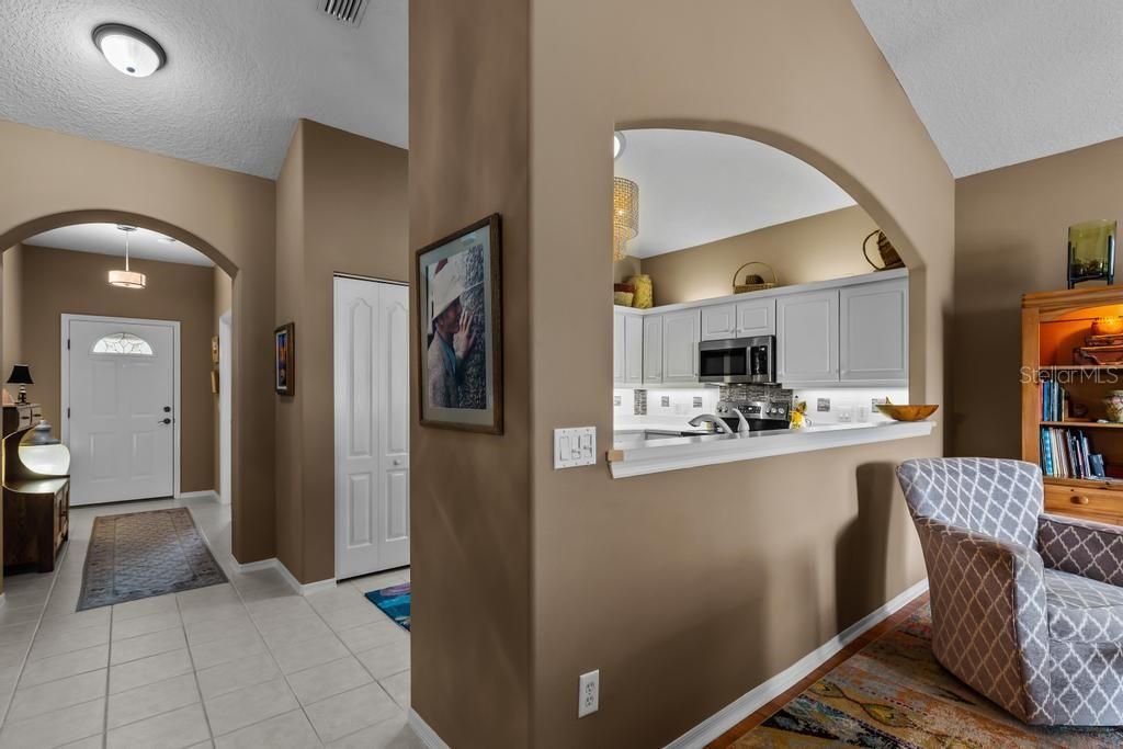 Active With Contract: $279,900 (3 beds, 2 baths, 1369 Square Feet)
