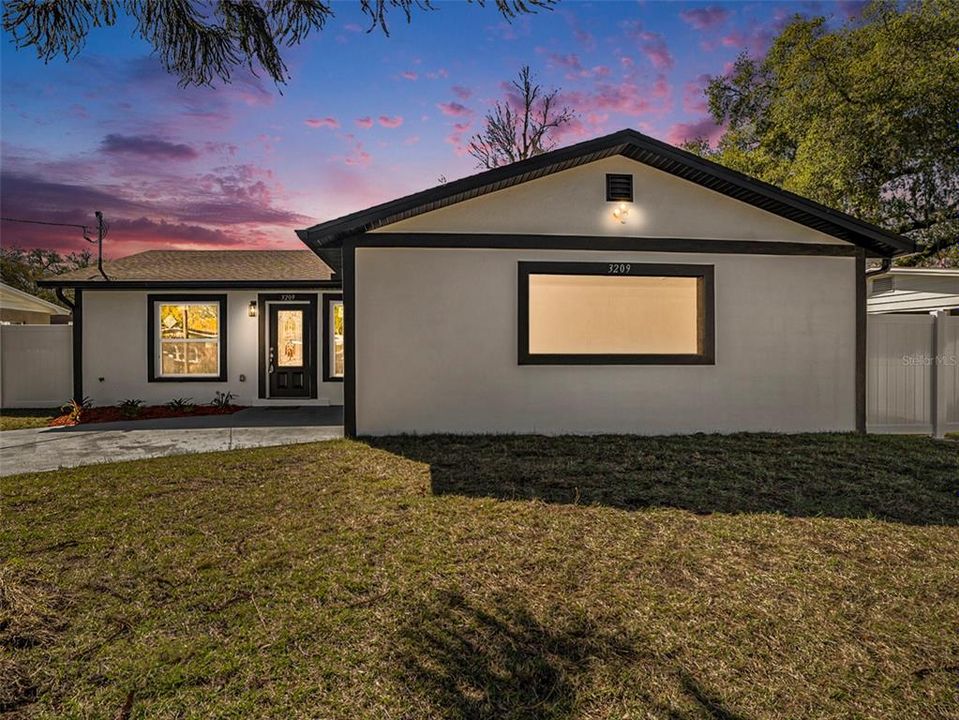 最近售出: $394,990 (4 贝兹, 3 浴室, 1816 平方英尺)