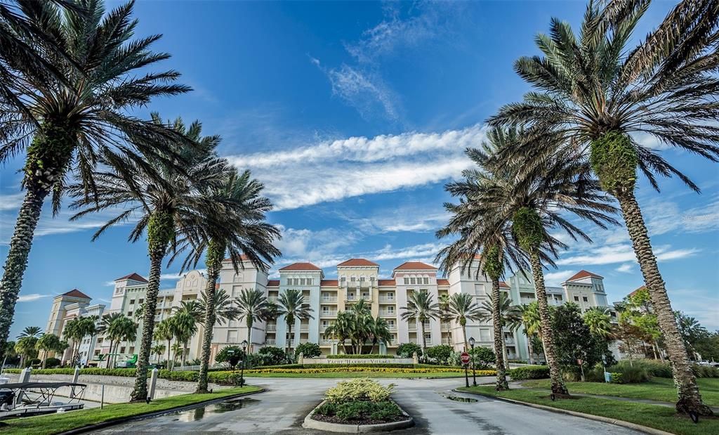 Driving into Yacht Harbor