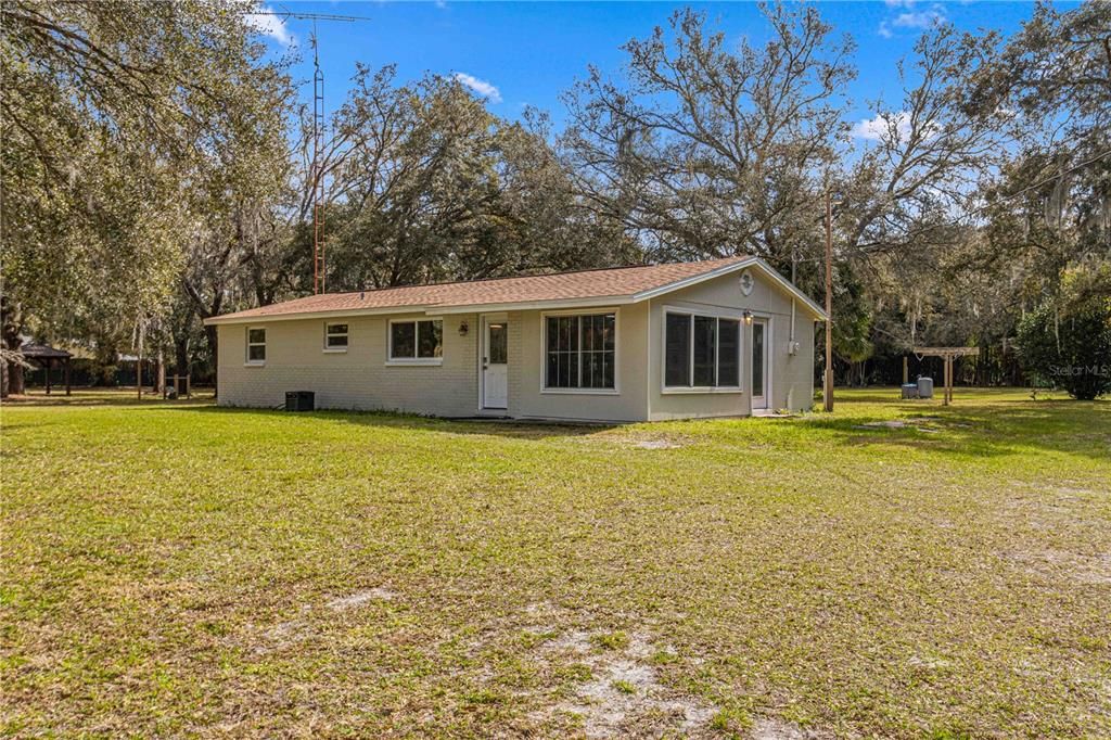 For Sale: $351,000 (3 beds, 1 baths, 1152 Square Feet)