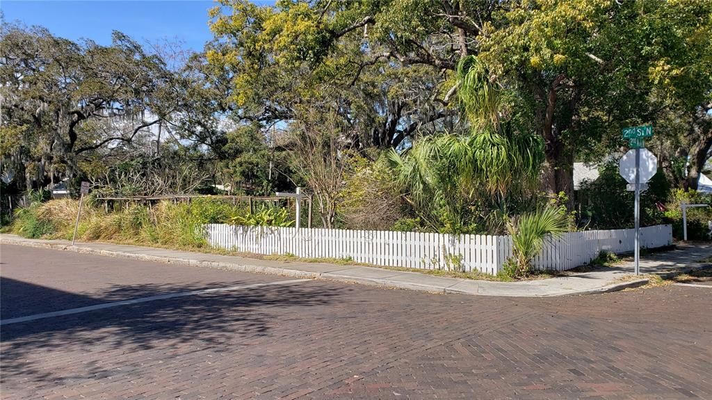 Recently Sold: $1,500,000 (3 beds, 2 baths, 1866 Square Feet)