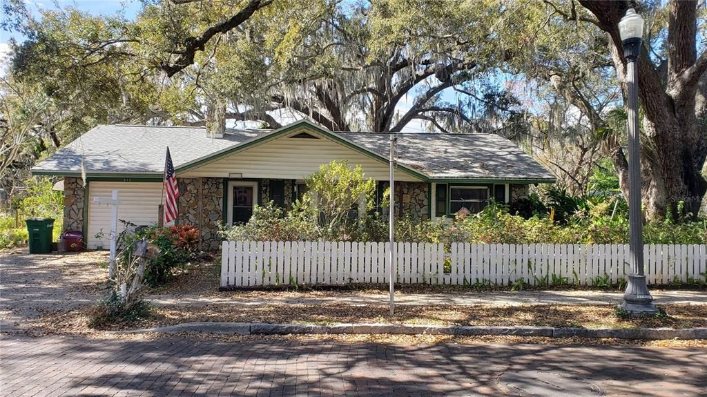 Vendido Recientemente: $1,500,000 (3 camas, 2 baños, 1866 Pies cuadrados)