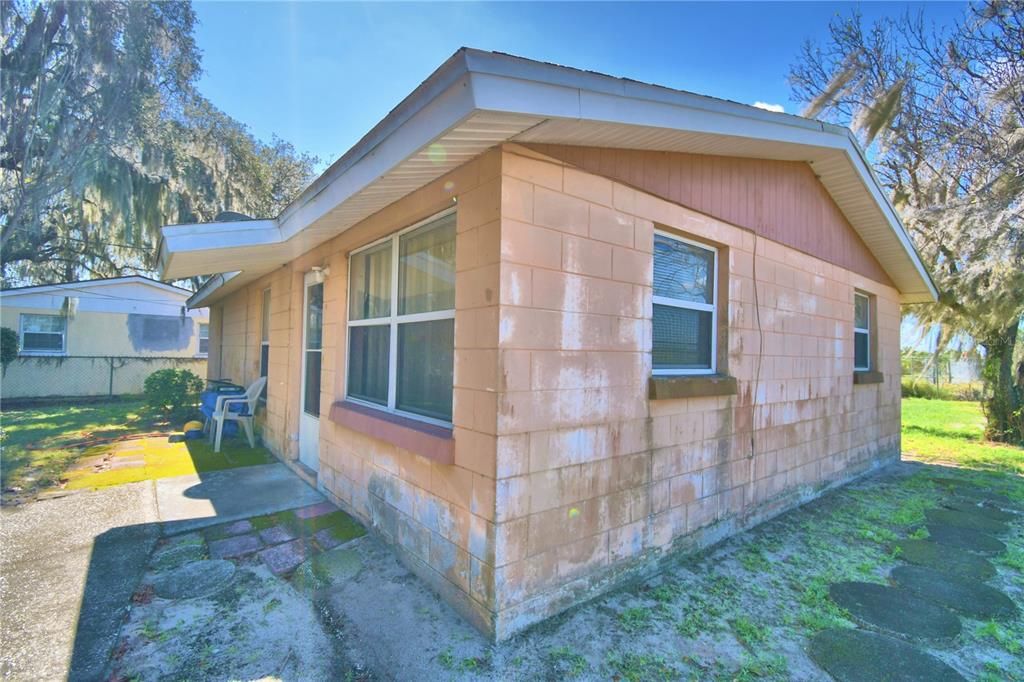 Recently Sold: $180,000 (3 beds, 1 baths, 912 Square Feet)