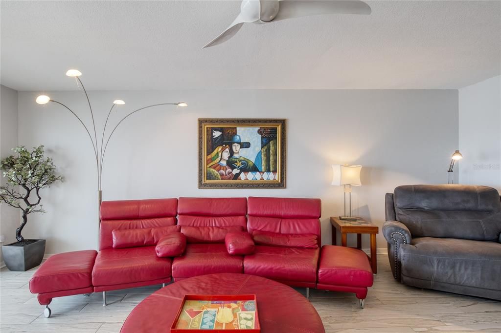 Recently Sold: $550,000 (2 beds, 2 baths, 1660 Square Feet)