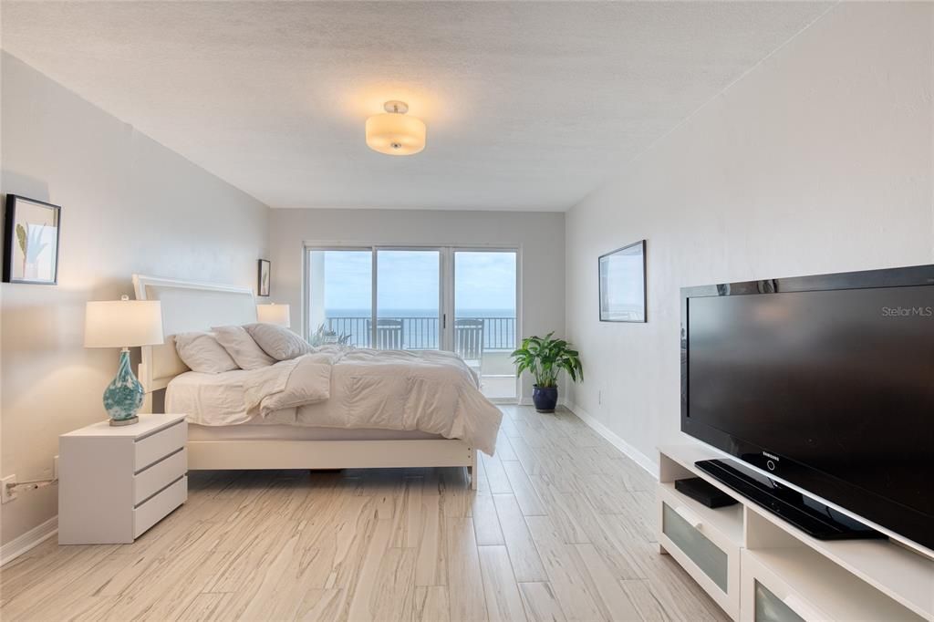 Recently Sold: $550,000 (2 beds, 2 baths, 1660 Square Feet)