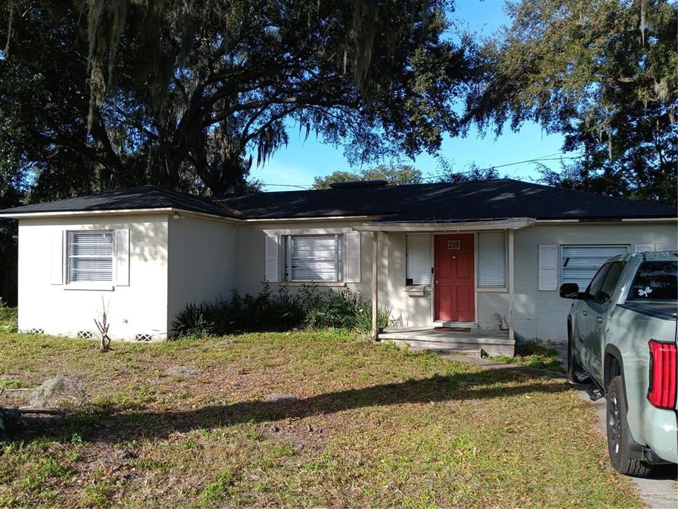 Recently Sold: $350,000 (3 beds, 1 baths, 997 Square Feet)