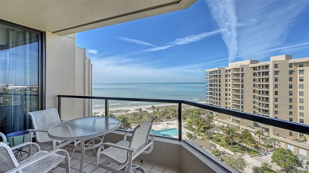Recently Sold: $1,995,000 (2 beds, 3 baths, 2100 Square Feet)