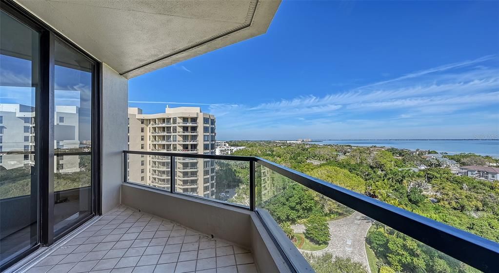 Recently Sold: $1,995,000 (2 beds, 3 baths, 2100 Square Feet)