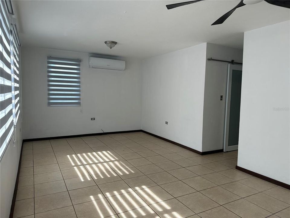 Vendido Recientemente: $290,000 (3 camas, 2 baños, 2041 Pies cuadrados)