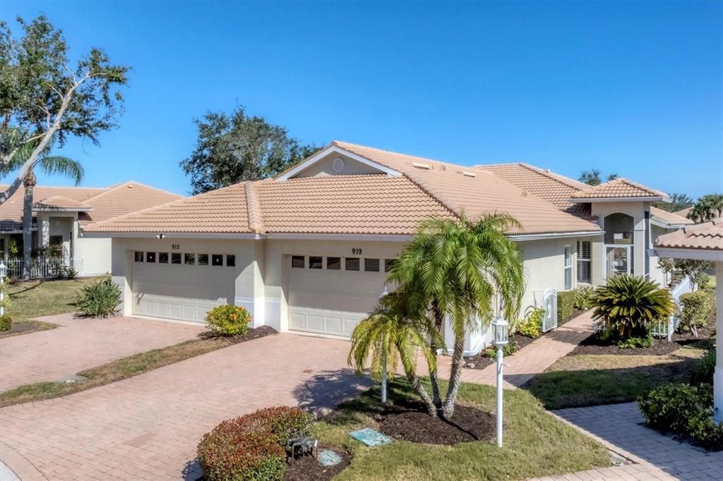 Недавно продано: $349,000 (2 спален, 2 ванн, 1385 Квадратных фут)