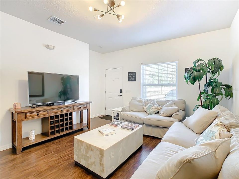 For Sale: $321,990 (3 beds, 2 baths, 1300 Square Feet)