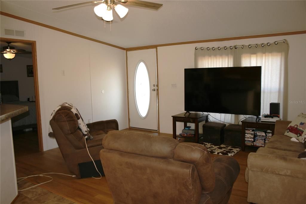 For Sale: $149,900 (3 beds, 2 baths, 1056 Square Feet)