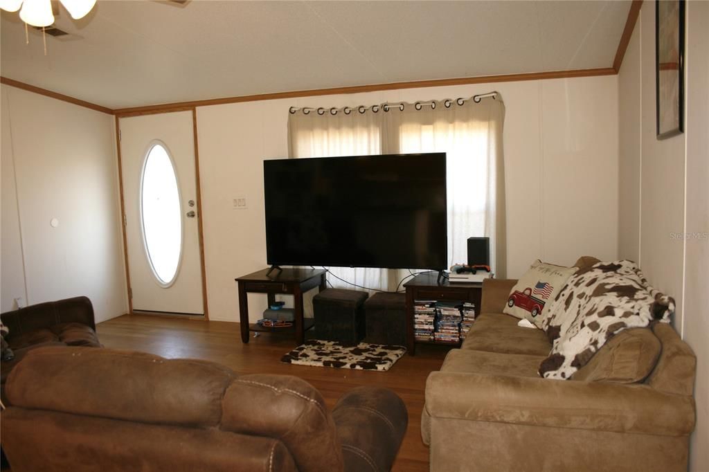 For Sale: $149,900 (3 beds, 2 baths, 1056 Square Feet)