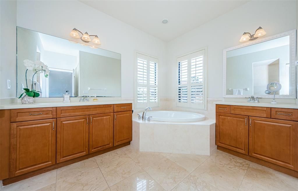 Upper Level Primary Suite Bathroom with 2 vanities and Jacuzzi Tub