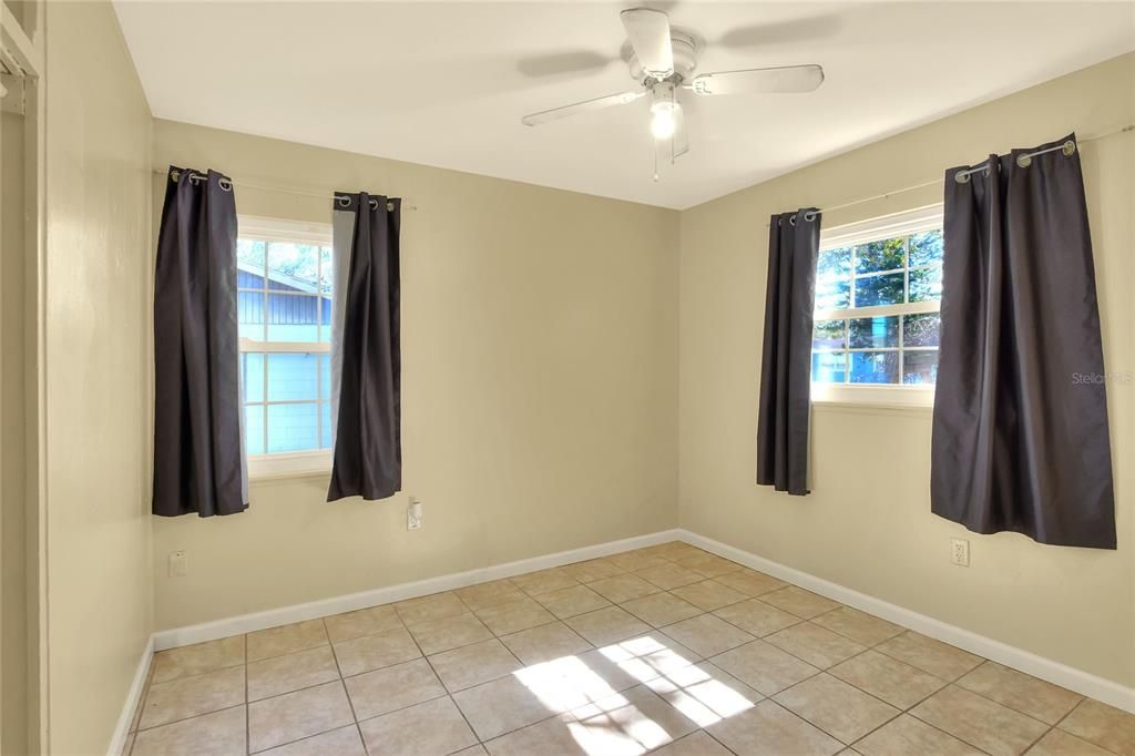 Active With Contract: $239,900 (3 beds, 1 baths, 994 Square Feet)