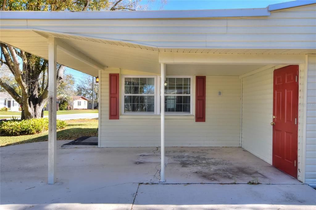 Active With Contract: $239,900 (3 beds, 1 baths, 994 Square Feet)