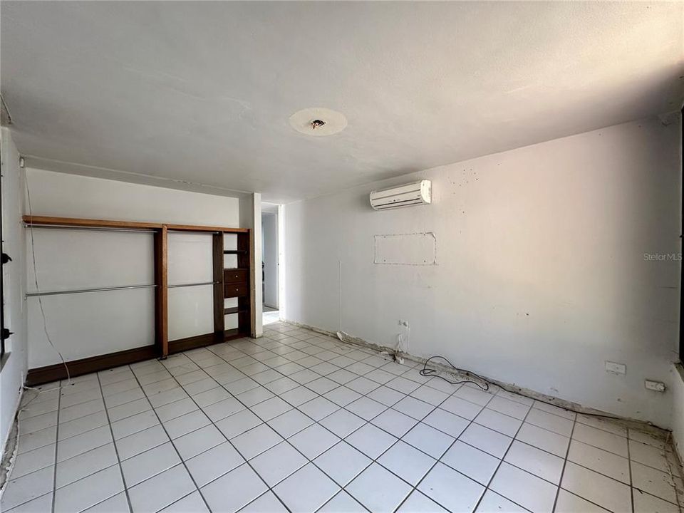 Vendido Recientemente: $980,000 (4 camas, 3 baños, 3240 Pies cuadrados)