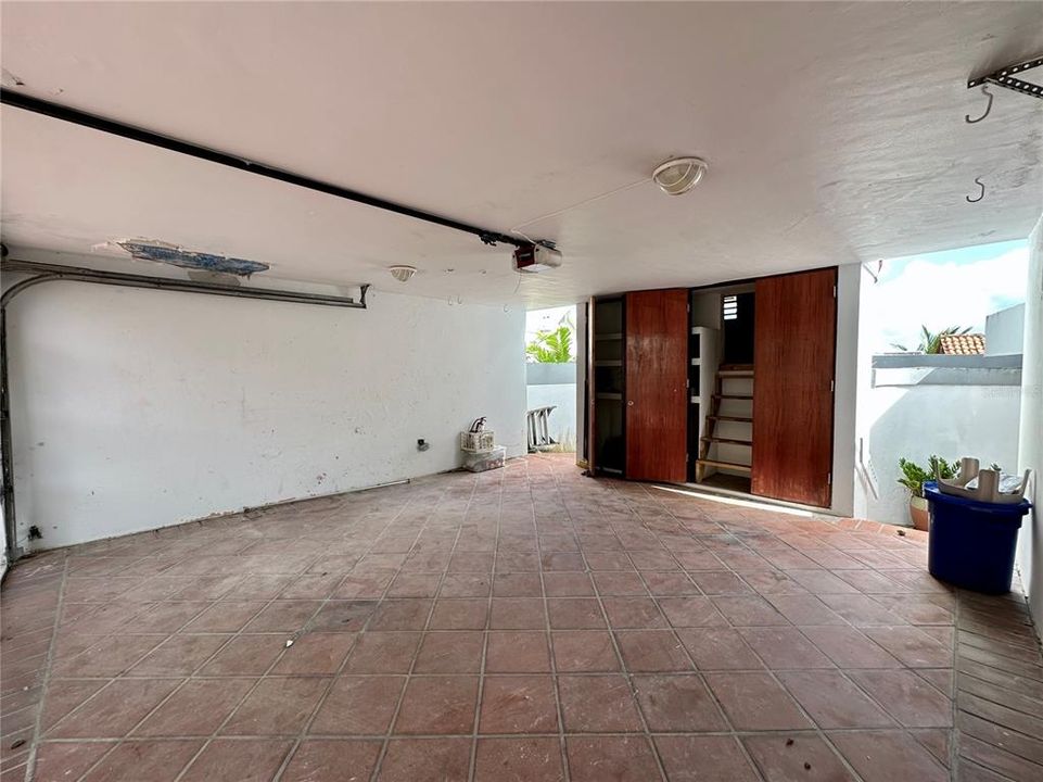 Vendido Recientemente: $980,000 (4 camas, 3 baños, 3240 Pies cuadrados)