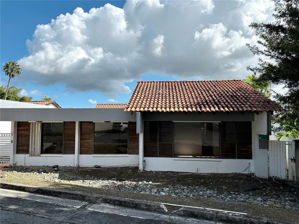 Vendido Recientemente: $980,000 (4 camas, 3 baños, 3240 Pies cuadrados)