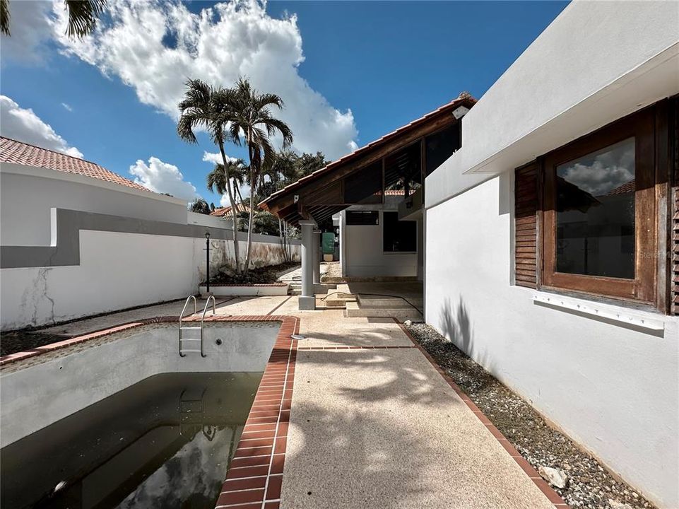 Vendido Recientemente: $980,000 (4 camas, 3 baños, 3240 Pies cuadrados)