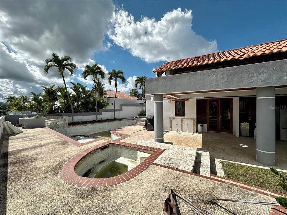 Recently Sold: $980,000 (4 beds, 3 baths, 3240 Square Feet)