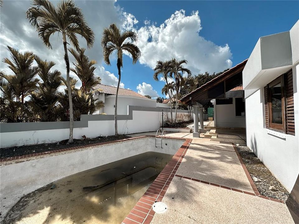 Vendido Recientemente: $980,000 (4 camas, 3 baños, 3240 Pies cuadrados)