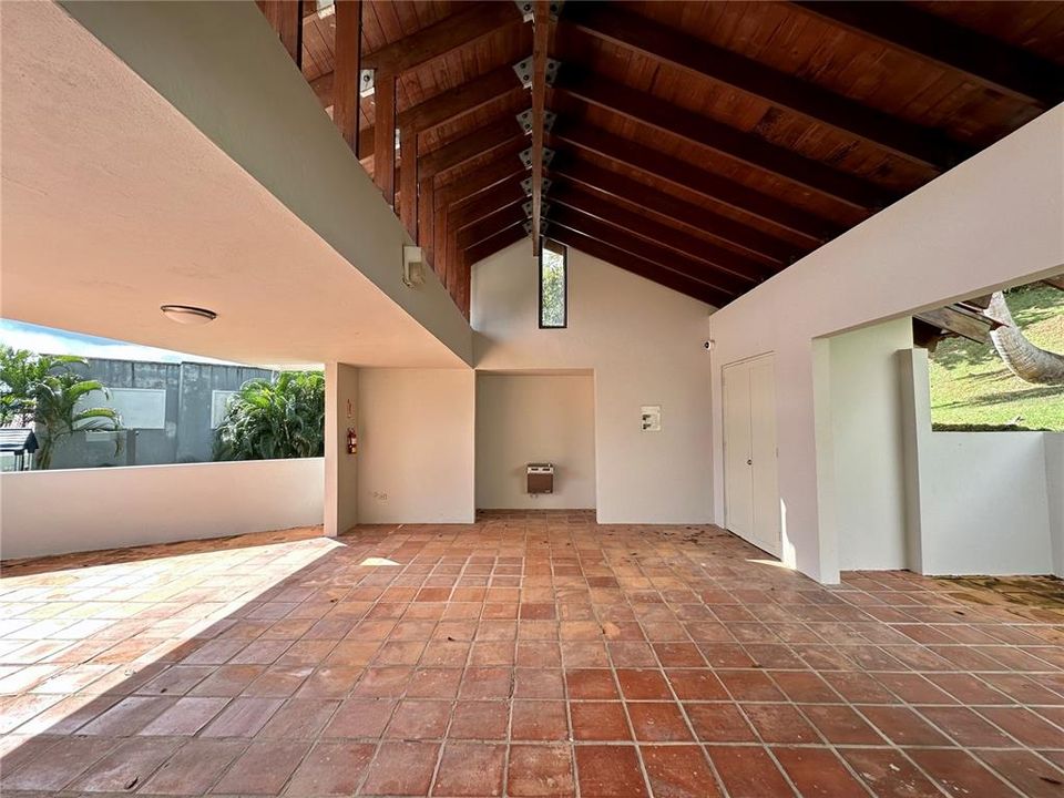 Vendido Recientemente: $980,000 (4 camas, 3 baños, 3240 Pies cuadrados)