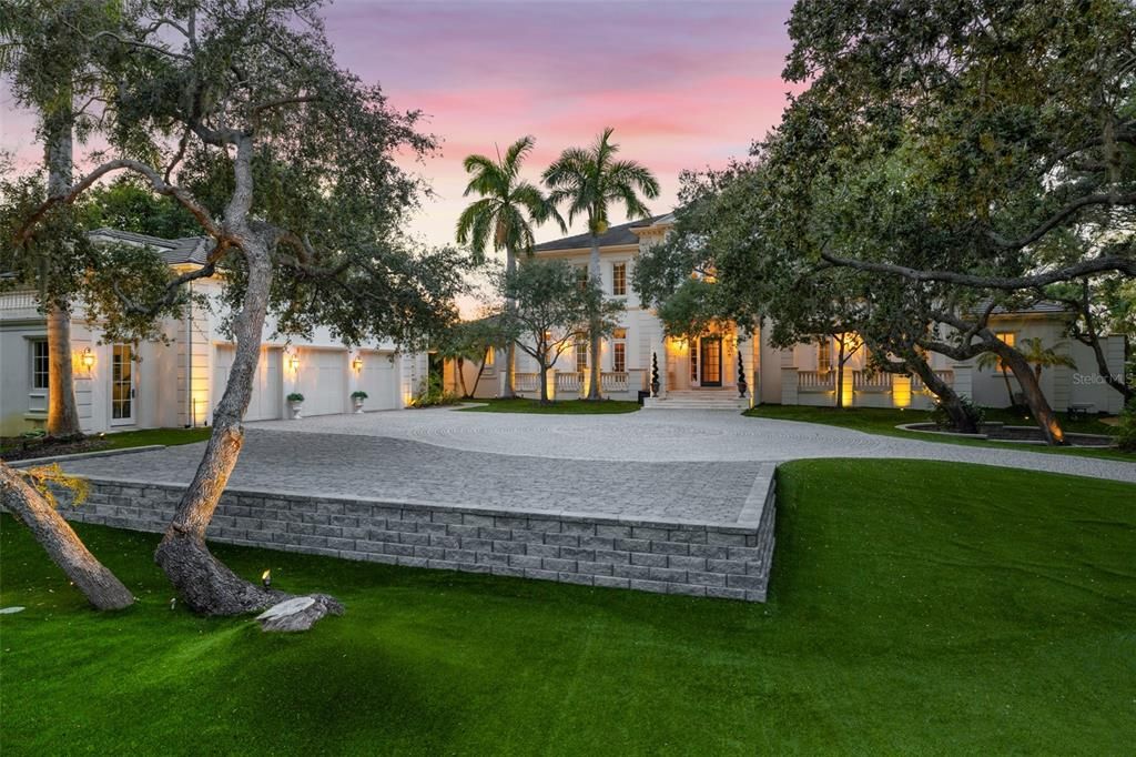 Recently Sold: $14,995,000 (6 beds, 6 baths, 8615 Square Feet)