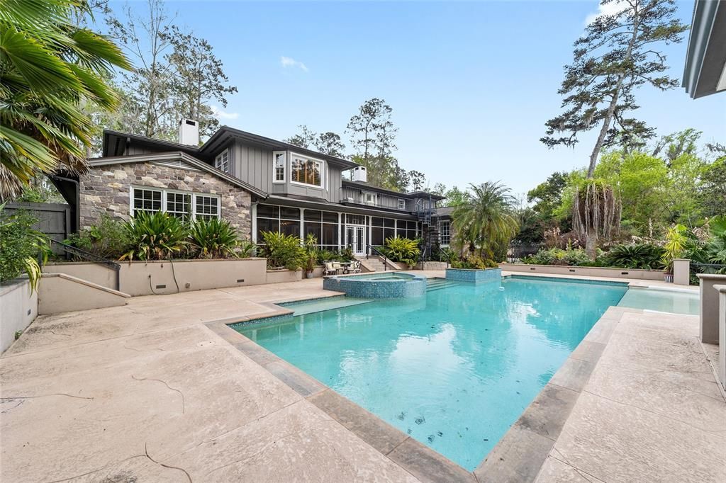 Recently Sold: $1,780,000 (5 beds, 6 baths, 6399 Square Feet)