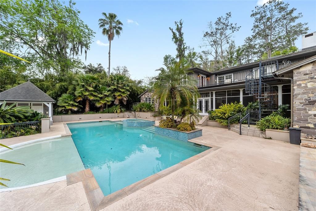 Recently Sold: $1,780,000 (5 beds, 6 baths, 6399 Square Feet)