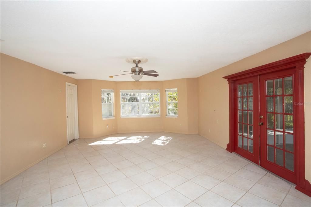 Active With Contract: $575,000 (3 beds, 3 baths, 2551 Square Feet)