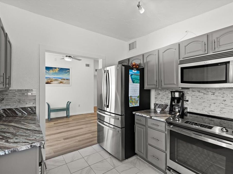 Active With Contract: $259,900 (3 beds, 2 baths, 1548 Square Feet)