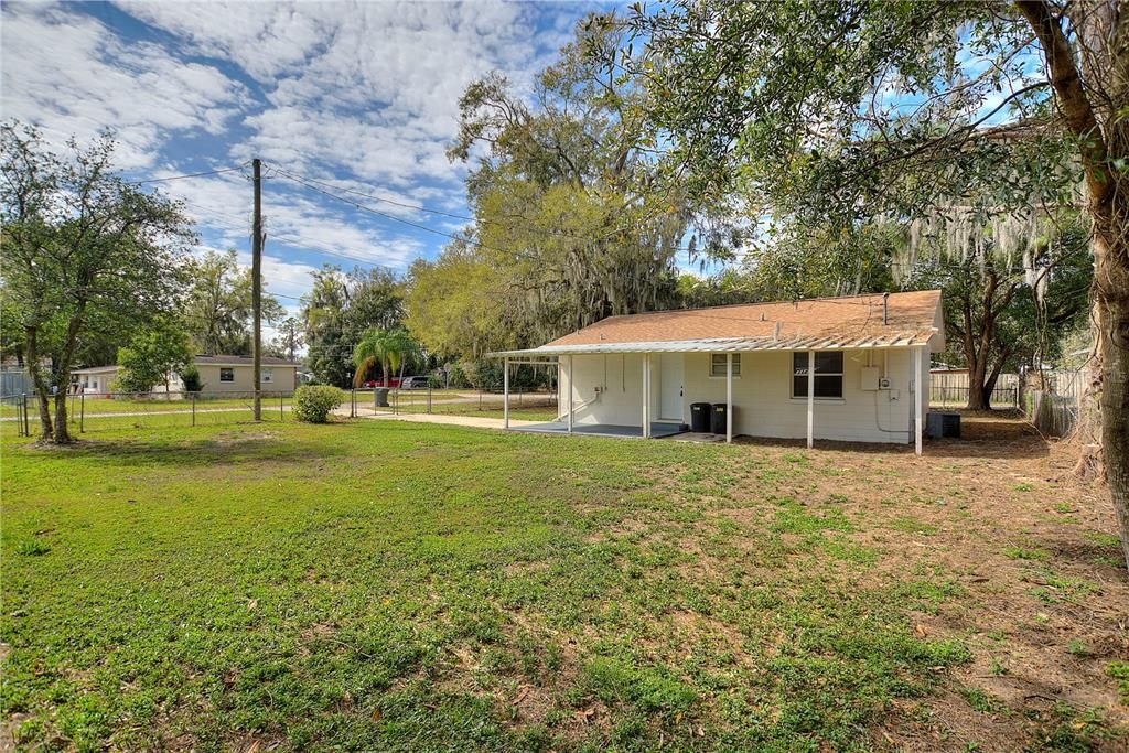 Active With Contract: $199,900 (2 beds, 1 baths, 910 Square Feet)